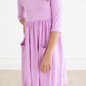 Schwingendes Kleid – leuchtend, Fliederfarben, Taschen
