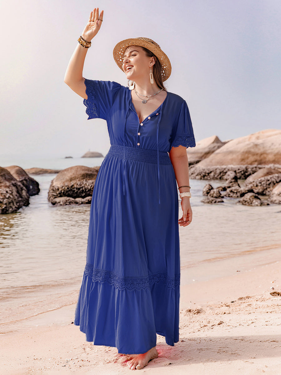 Maxikleid – große Größen, mit Spitze, Detail, Bindeband am Ausschnitt, Kurzarm