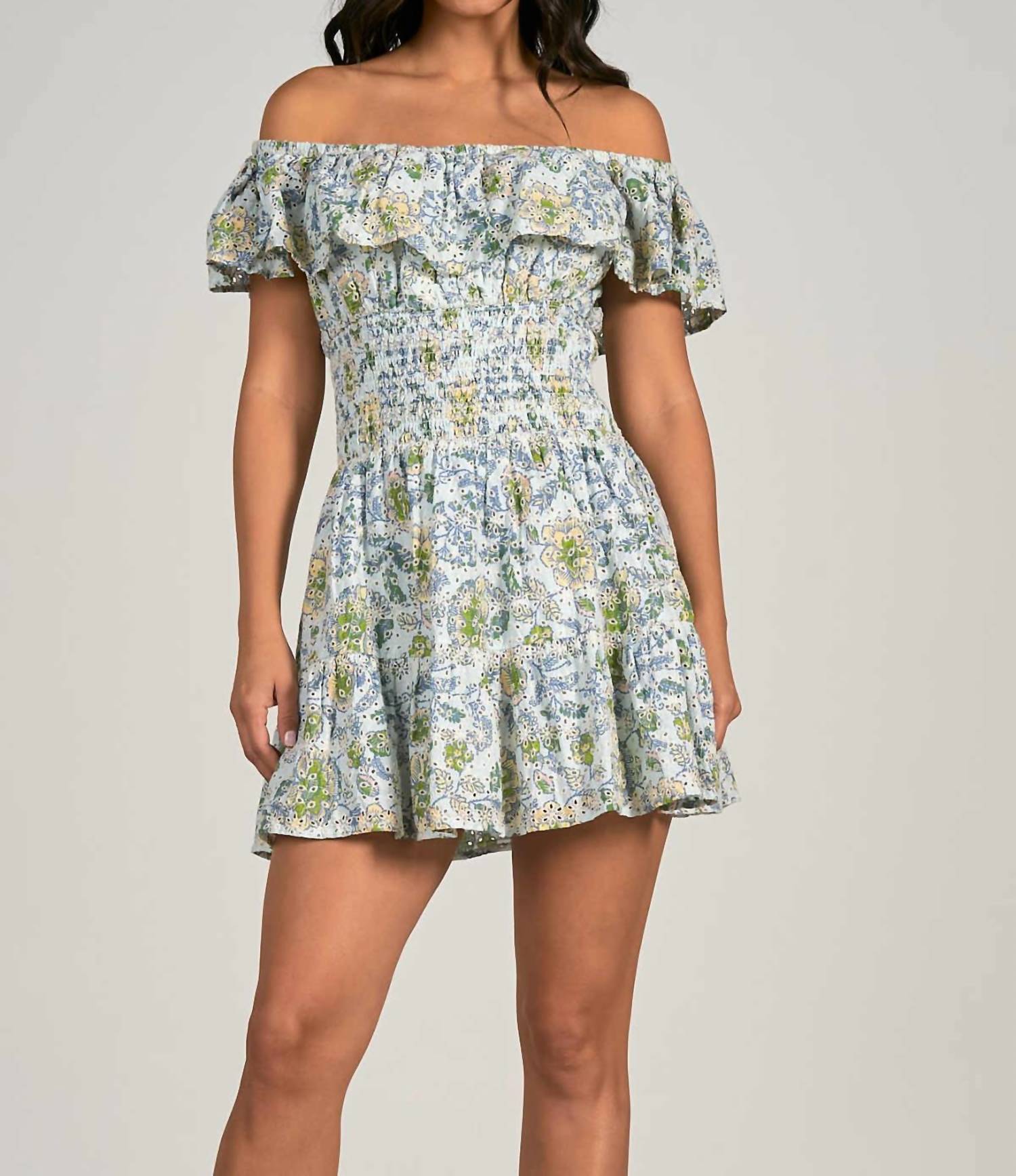 Schulterfreies Kleid mit Rüschen und Blumenmuster – Weiß