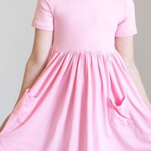 Schwingendes Kleid – Bubblegum-Rosa, Taschen, Kurzarm – S/S