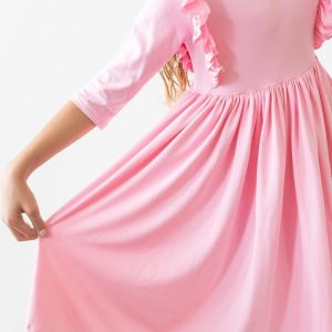 Schwingendes Kleid – Bubblegum-Rosa, Rüschen