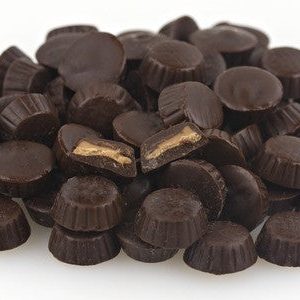 Mini-Pralinen aus dunkler Schokolade mit Erdnussbutter