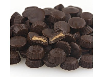 Mini-Pralinen aus dunkler Schokolade mit Erdnussbutter