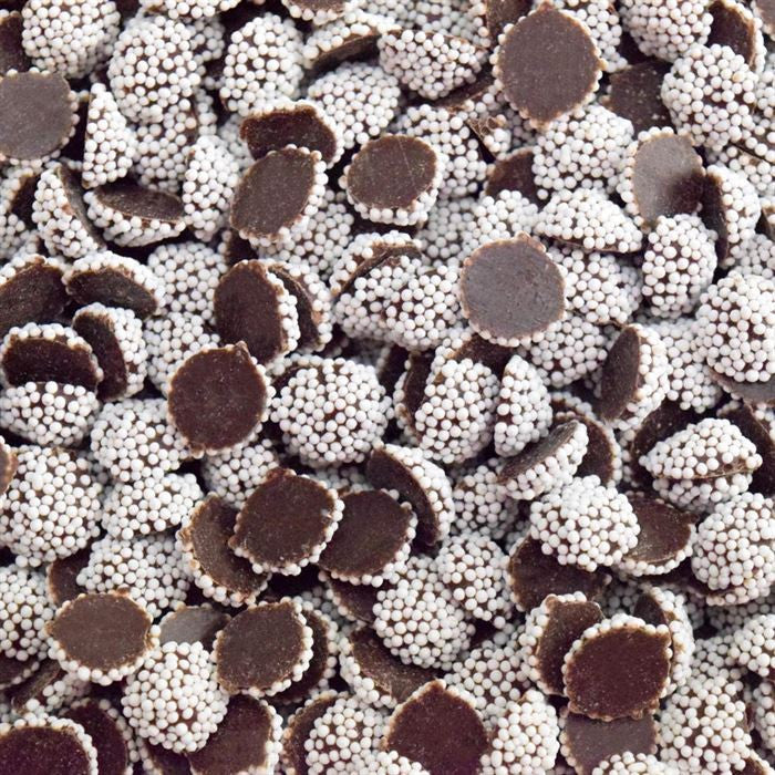 Mini-Nonpareilles aus dunkler Schokolade mit weißen Zuckerperlen