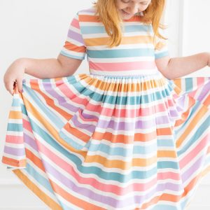 Schwingendes Kleid – Frühling, Streifen, Taschen, Kurzarm – S/S