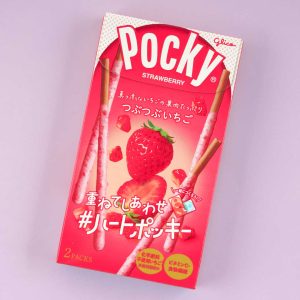 Pocky Keksstäbchen mit stückiger Erdbeer-Schokolade