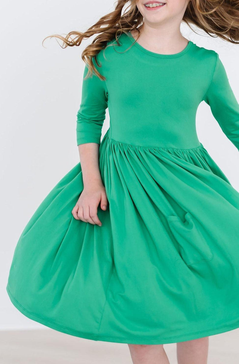 Schwingendes Kleid – Kellygrün, Taschen – 3/4