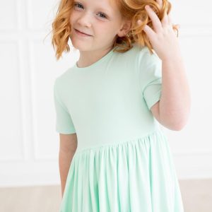 Schwingendes Kleid – Pastellfarben, Grün, Taschen, Kurzarm – S/S