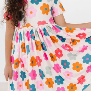 Schwingendes Kleid – Retro, Blumenmuster, Taschen, Kurzarm – S/S