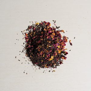 Aromatisierter Schwarztee mit Schokolade und Rose