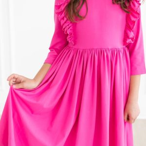Schwingendes Kleid – Knallrosa, Rüschen