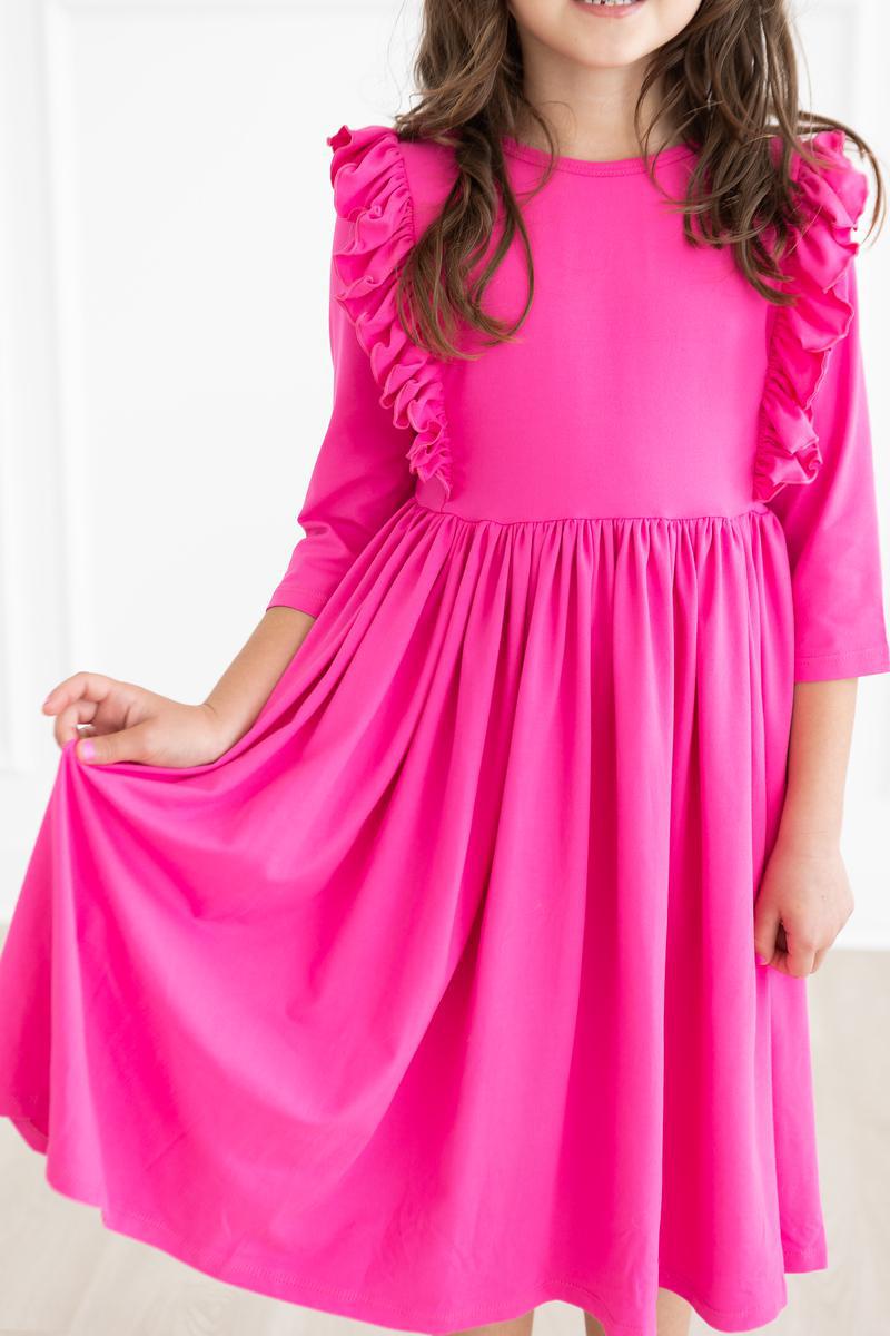 Schwingendes Kleid – Knallrosa, Rüschen