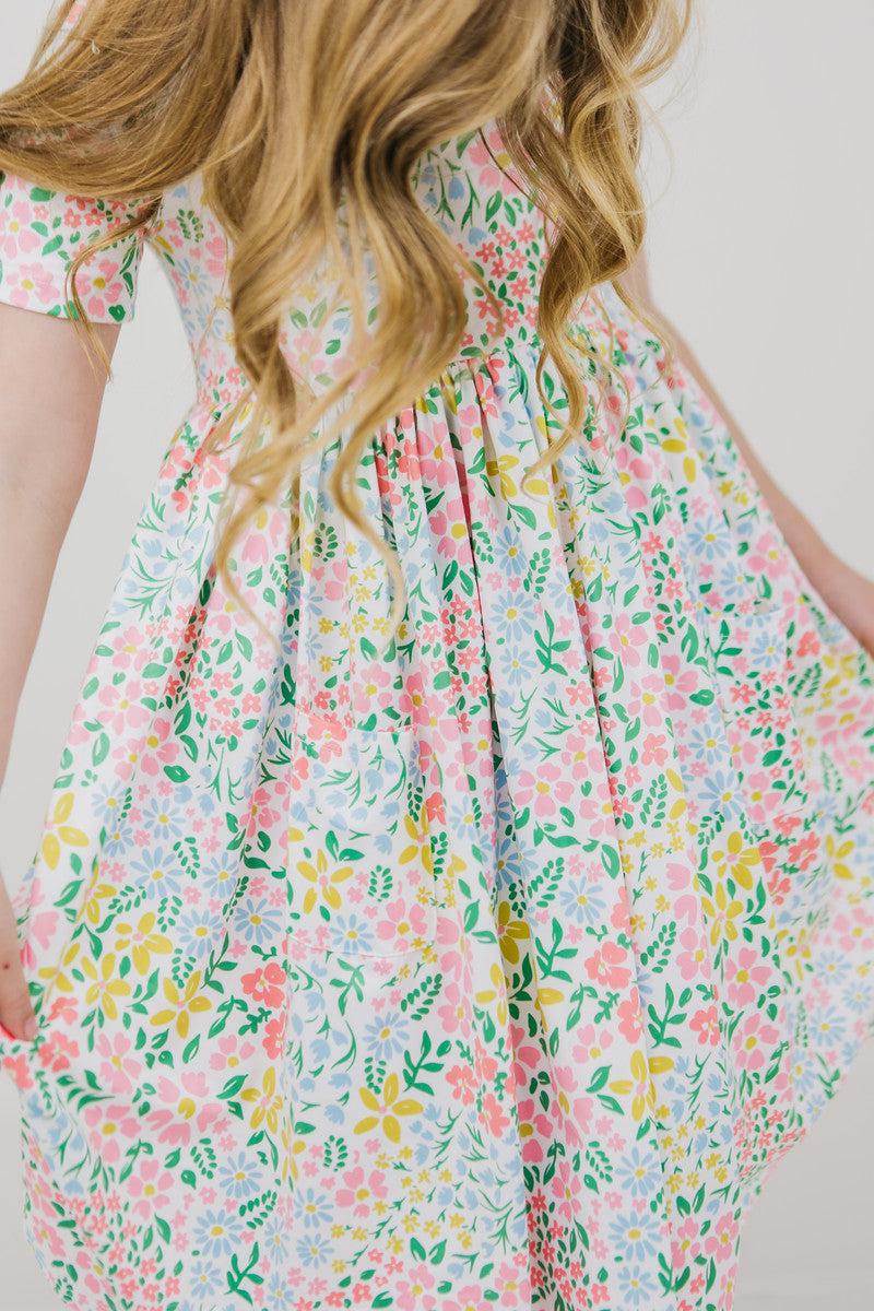 Daffodils Schwingendes Kleid – Taschen, Kurzarm – S/S