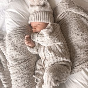 Luna + Luca Jumpsuit – klassisch, Zopfstrick, Naturfarben
