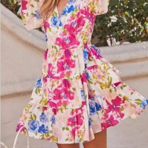 Kleid mit Blumenmotiv – Weiß