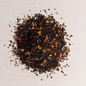 Aromatisierter Schwarztee mit Apfel und Gewürzen