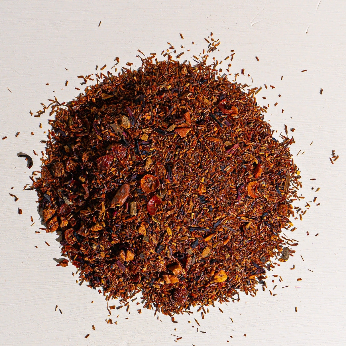 Aromatisierter Rooibos-Tee mit Zimt und Gewürzen