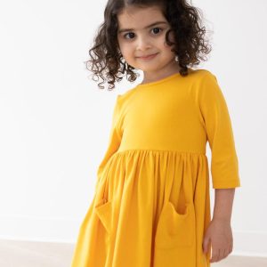 Schwingendes Kleid – Senfgelb, Taschen