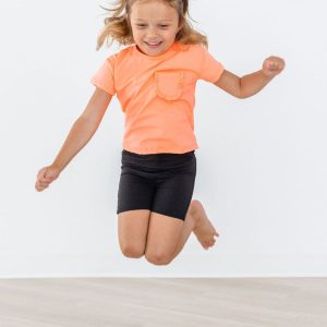 T-Shirt – Neon, Korallfarben, Rüschen, Taschen