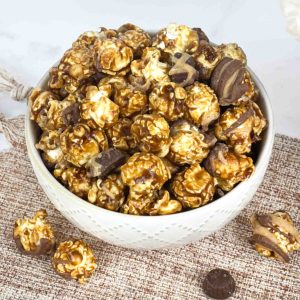 Erdnussbutter-Cup-Popcorn