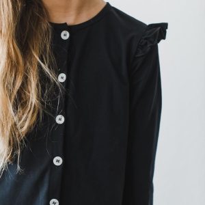 Strickjacke mit Rüschen – Schwarz