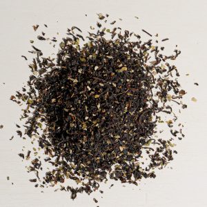 Aromatisierter Schwarztee mit Schokolade und Minze