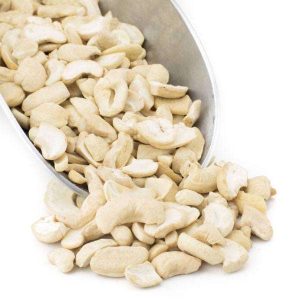 Cashewkerne in großen Stücken