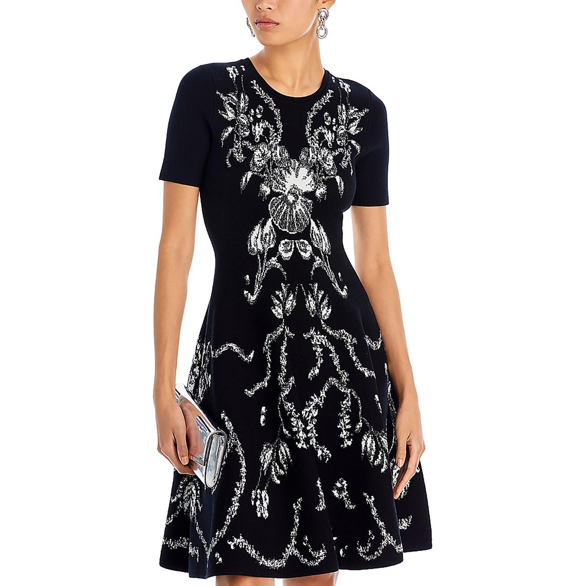 Strickkleid – Rundhalsausschnitt, ausgestellt