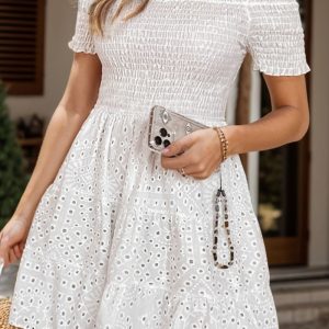 Minikleid – gesmokt, schulterfrei, Kurzarm